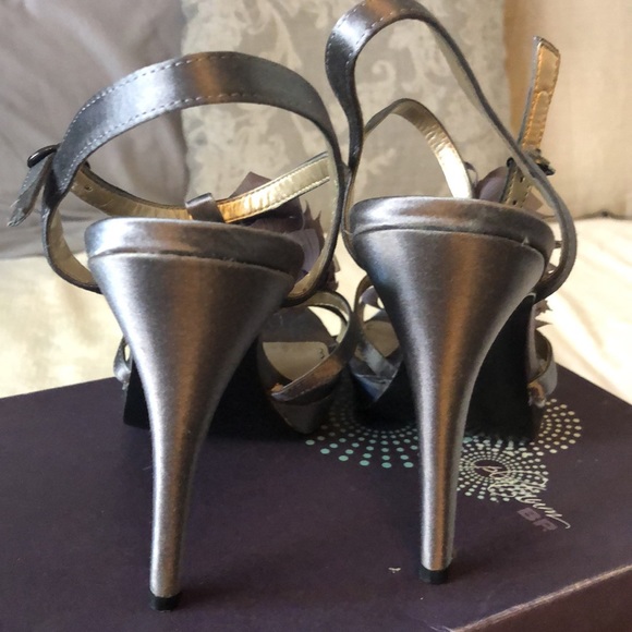 Grey Satin Strapped heel - Picture 4 of 7
